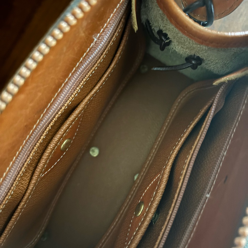 Vintage Dooney & Bourke Green and Tan Handbag - Picture 7 of 7